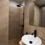 Leo Apartment