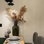 Leo Apartment *