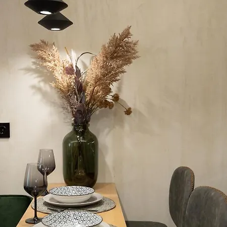 Leo Apartment *