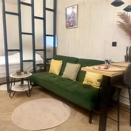 Leo Apartment